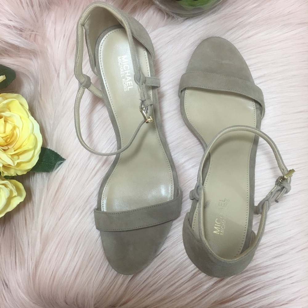MICHAEL KORS SIMONE OPEN TOE SUEDE SANDALS, TAN, SIZE 10M - Picture 5 of 5